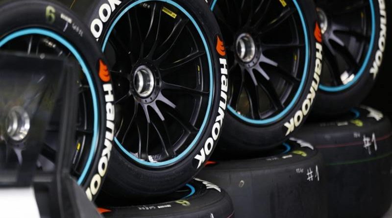 Hankook Tire dan Yase Luncurkan Sepatu yang terbuat dari Ban bekas