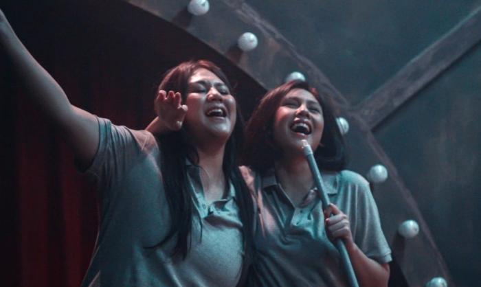 PicsArt 10 11 02.42.25 - Melalui Film Backstage, Vanesha Prescilla dan Sissy Priscillia Akhirnya Disatukan