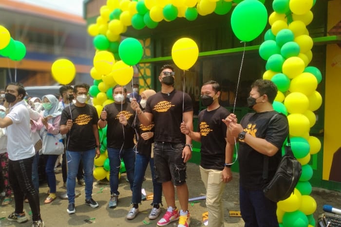 WhatsApp Image 2021 10 16 at 20.03.02 1 1 - Jualan Sate, Ammar Zoni dan Irish Bella Membuka Lowongan Kemitraan