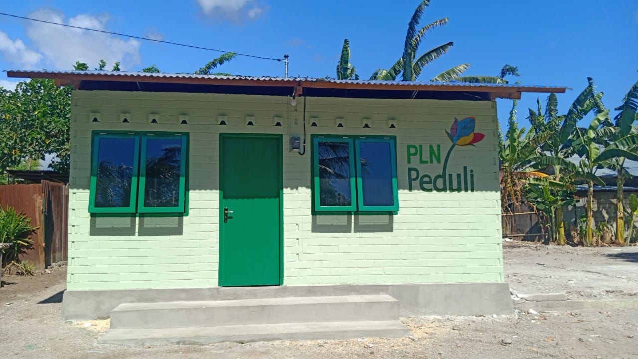HUT TNI, PLN Bedah Rumah Prajurit di NTT Menggunakan FABA