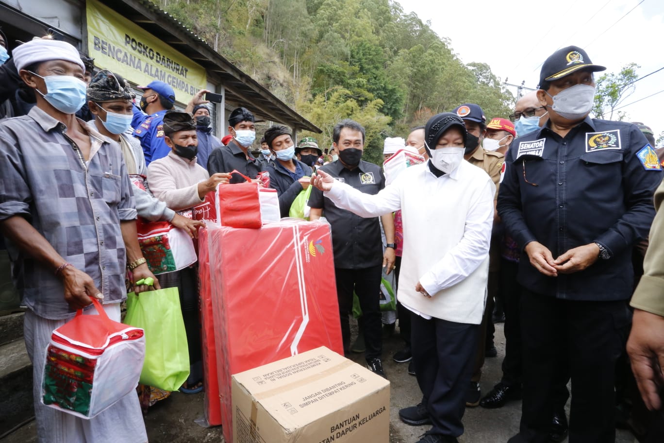 Mensos Tri Rismaharini Kunjungi Bali Temui Warga di Lokasi Bencana