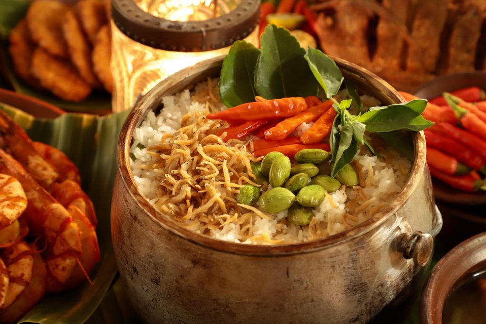 shutterstock 1515399059 Ariyani Tedjo 2ae1b438ba - Olahan Nasi Gurih dari Berbagai Daerah
