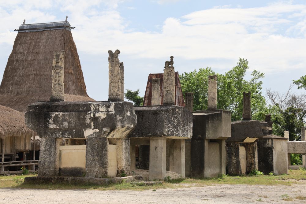 PARIWISATA DESA WISATA shutterstock 1560370379 Misbachul Munir 24045a860b - 6 Desa Wisata Peninggalan Megalitikum