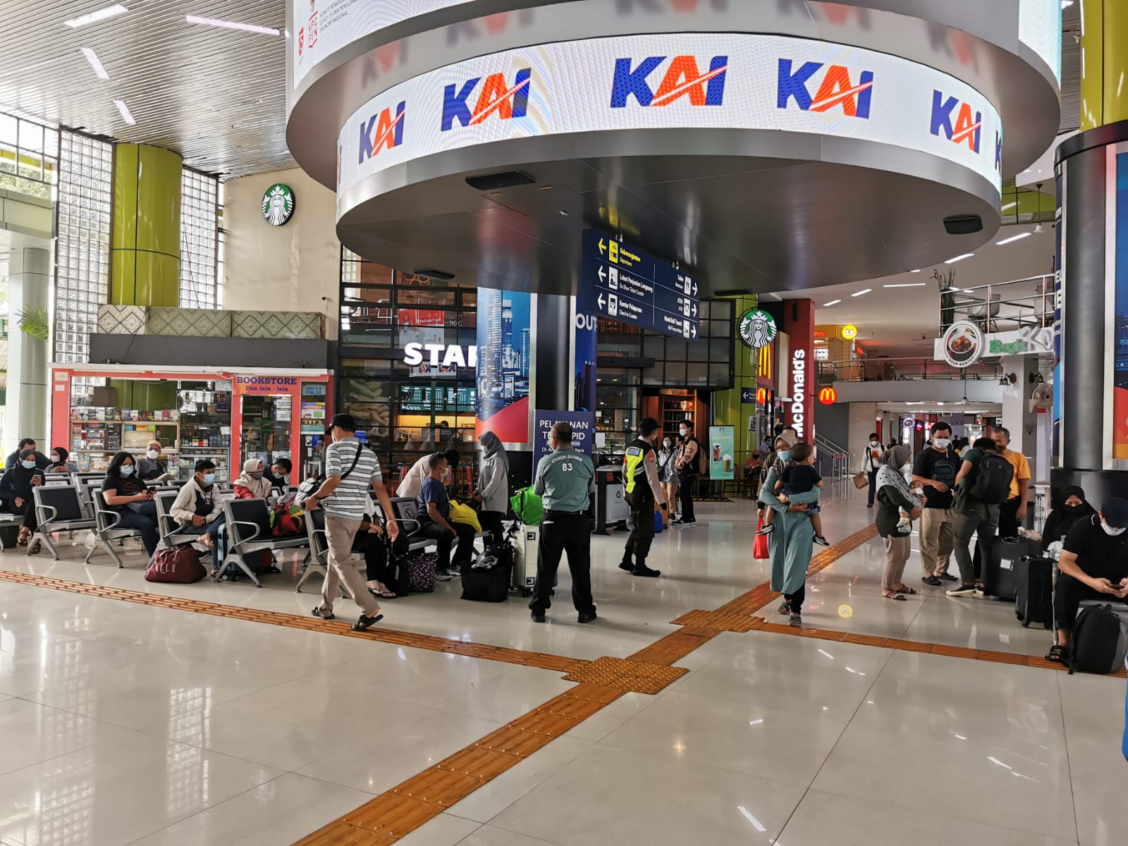 Cek Ketentuan & Jadwal KA Jarak Jauh Terbaru dari Stasiun Gambir dan Pasarsenen