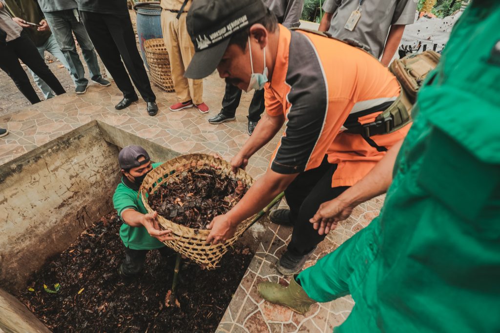 VWWFBqkaWgJZ2xcH8hxol2o047g6rxDJWM1ocQdH - PT TWC Dukung Pengelolaan Sampah di Kawasan DPSP Borobudur