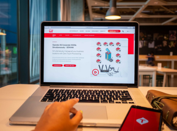 Telkomsel  Bersama Peplink Hadirkan Solusi 5G SD-WAN Pertama di Indonesia