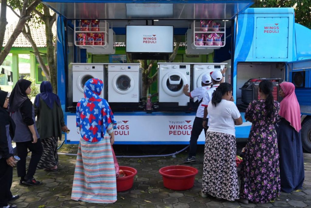 Foto 1 - Yayasan Wings Peduli Bantu Korban Erupsi Gunung Semeru