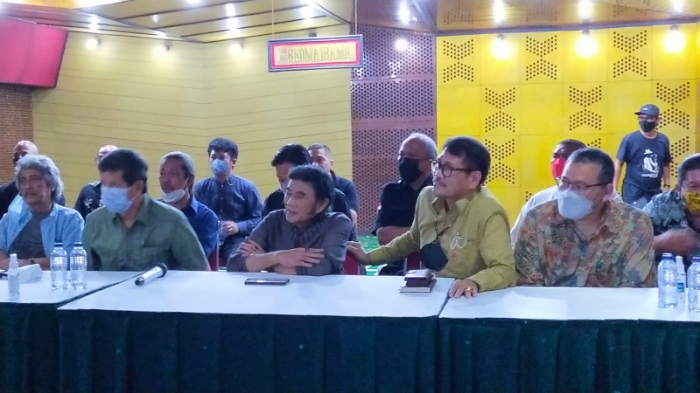 Gugatan Uji Materi Undang-Undang Hak Cipta Di Mahkamah Konstitusi Dilakukan Oleh Musica Studio, Ini Komentar Sejumlah Musisi 3 PicsArt 12 25 08.17.08 - Gugatan Uji Materi Undang-Undang Hak Cipta Di Mahkamah Konstitusi Dilakukan Oleh Musica Studio, Ini Komentar Sejumlah Musisi