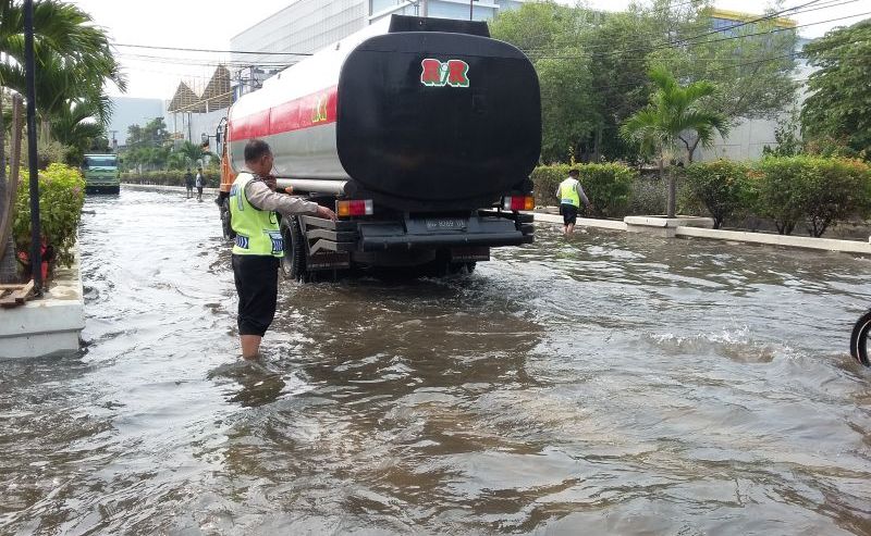 Banjir Rob di Utara Jakarta Pasang Surut