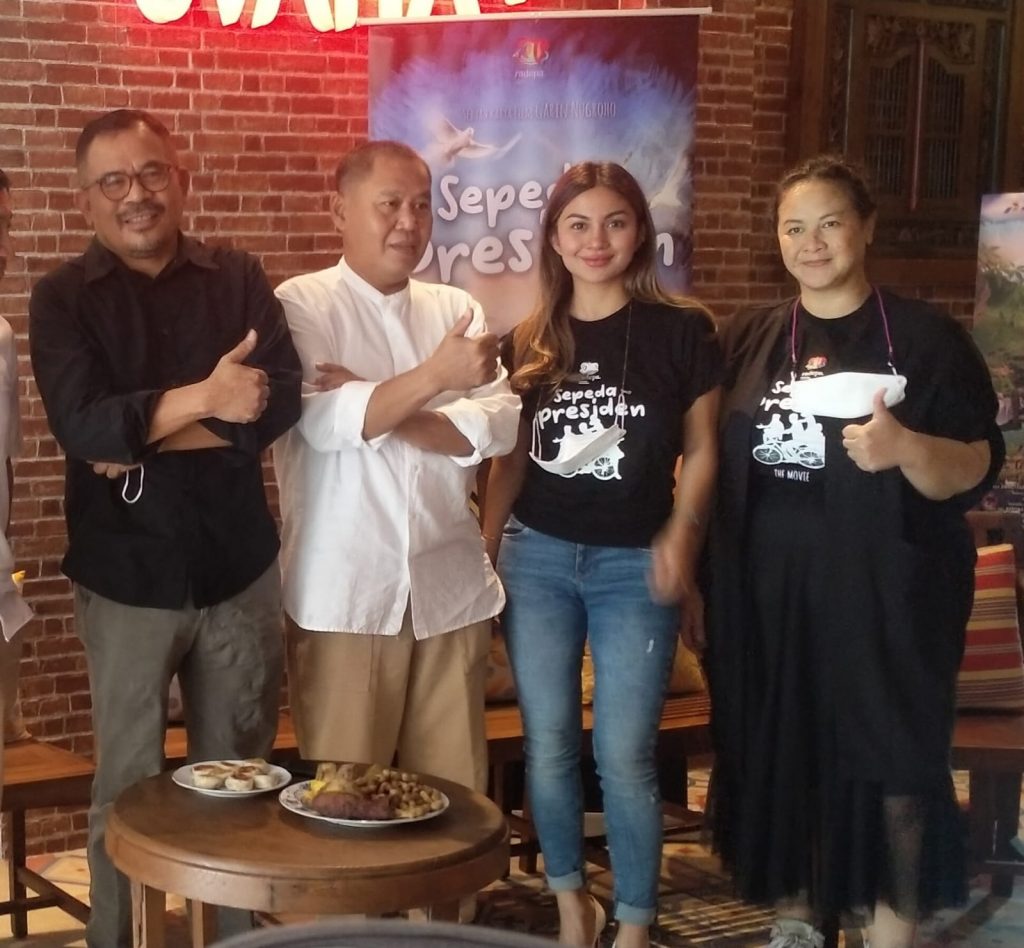 WhatsApp Image 2021 12 10 at 19.01.15 - Diminta Akting, Bernyanyi dan Menari, Ariel Tatum Ingat Masa kecil