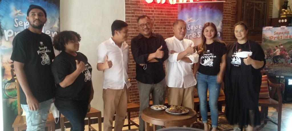 WhatsApp Image 2021 12 10 at 19.02.01 1 - Diminta Akting, Bernyanyi dan Menari, Ariel Tatum Ingat Masa kecil