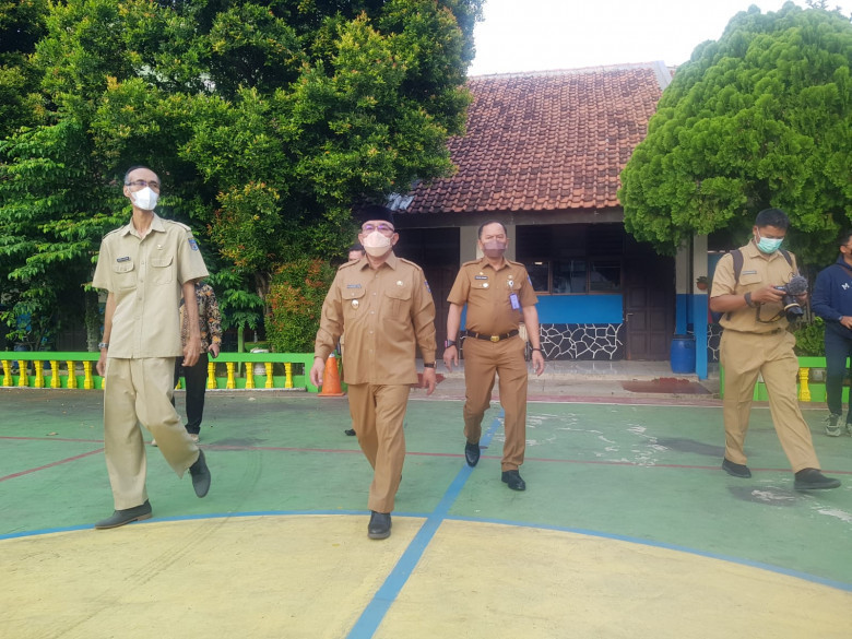 Wali Kota Depok Tinjau Hari Pertama PTMT 100 Persen