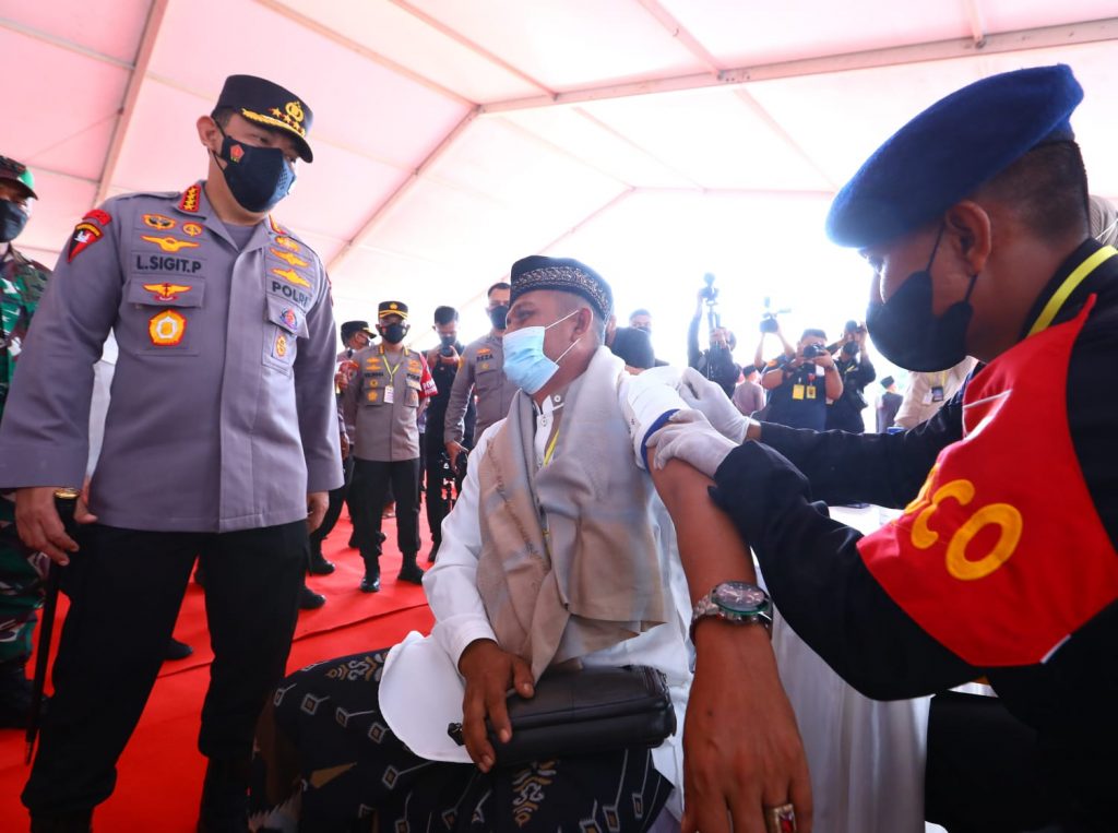 IMG 20220225 WA0035 - Tinjau Vaksinasi di Aceh, Kapolri Minta Forkopimda Lakukan Upaya Maksimal Cegah Peningkatan Positivity Rate