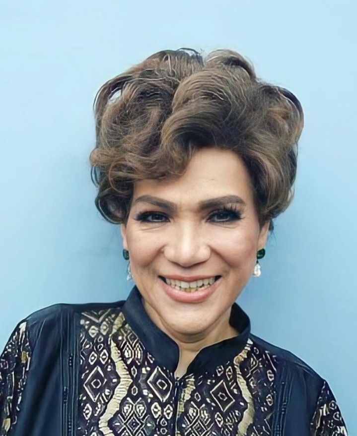 Dorce Gamalama Dimakamkan Dengan Sang Keponakan