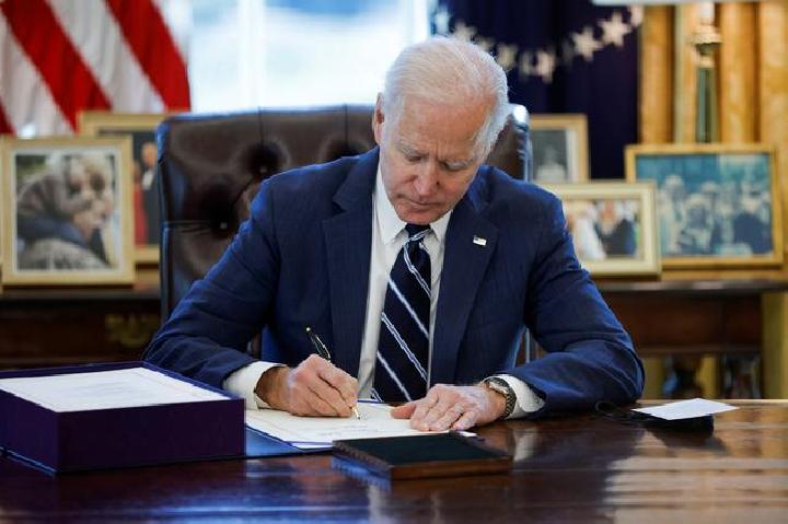 Presiden Biden Pikirkan Operasi Militer di Ukraina
