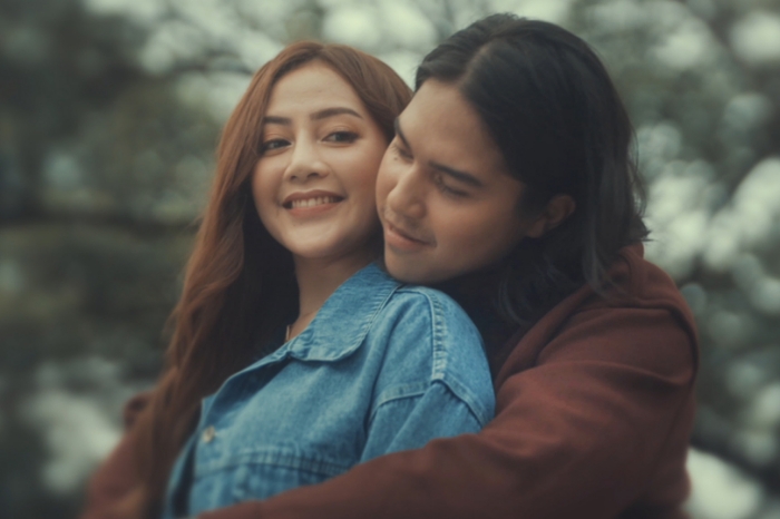 Mesra dalam Video Klip, Ada Apa Dengan Alma Margana dan El Rumi?