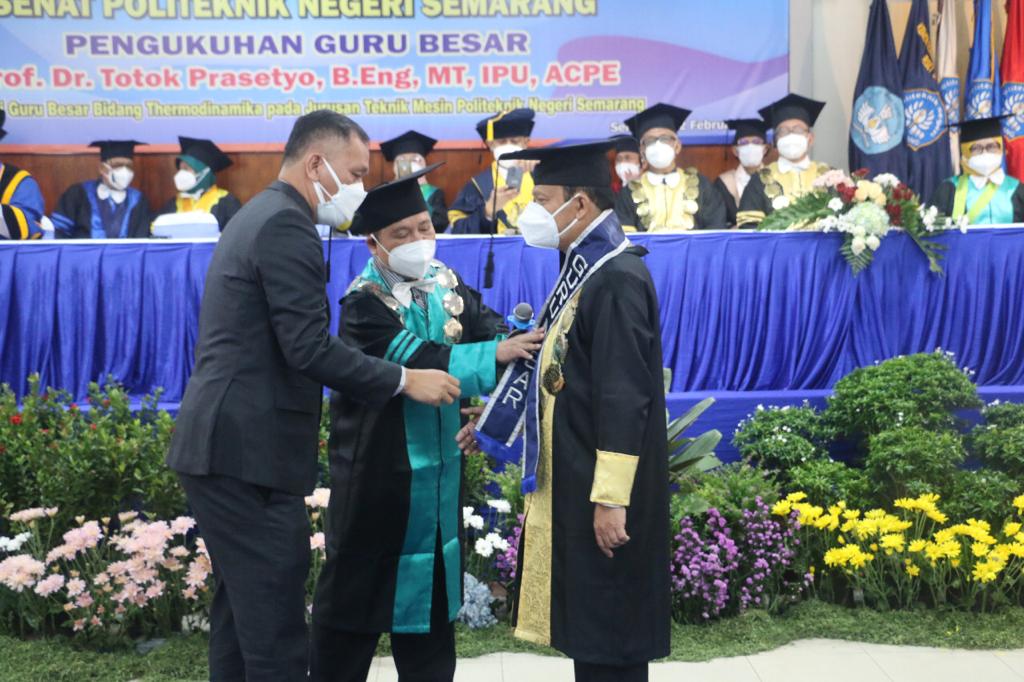 Kemendikbudristek Kukuhkan Totok Prasetyo Sebagai Guru Besar Ilmu Thermodinamika Polines 