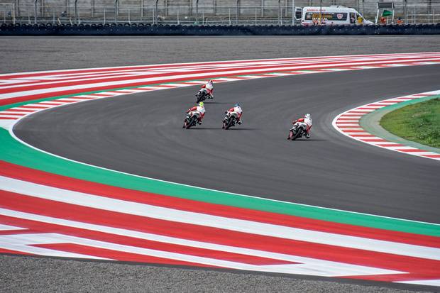 sirkuit mandalika belum sempurna tim wsbk yamaha soroti lintasan aaj -