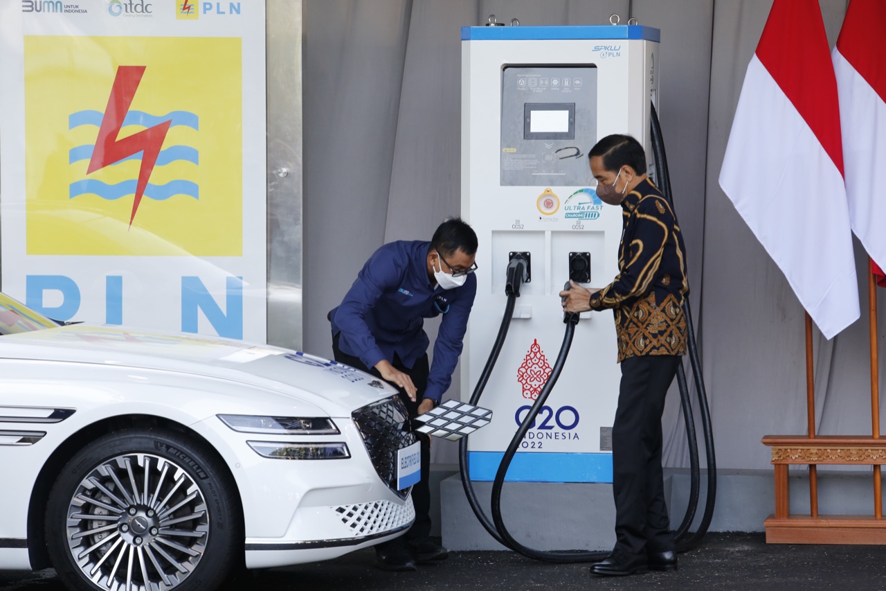 Presiden Resmikan SPKLU Ultra Fast Charging Pertama di RI