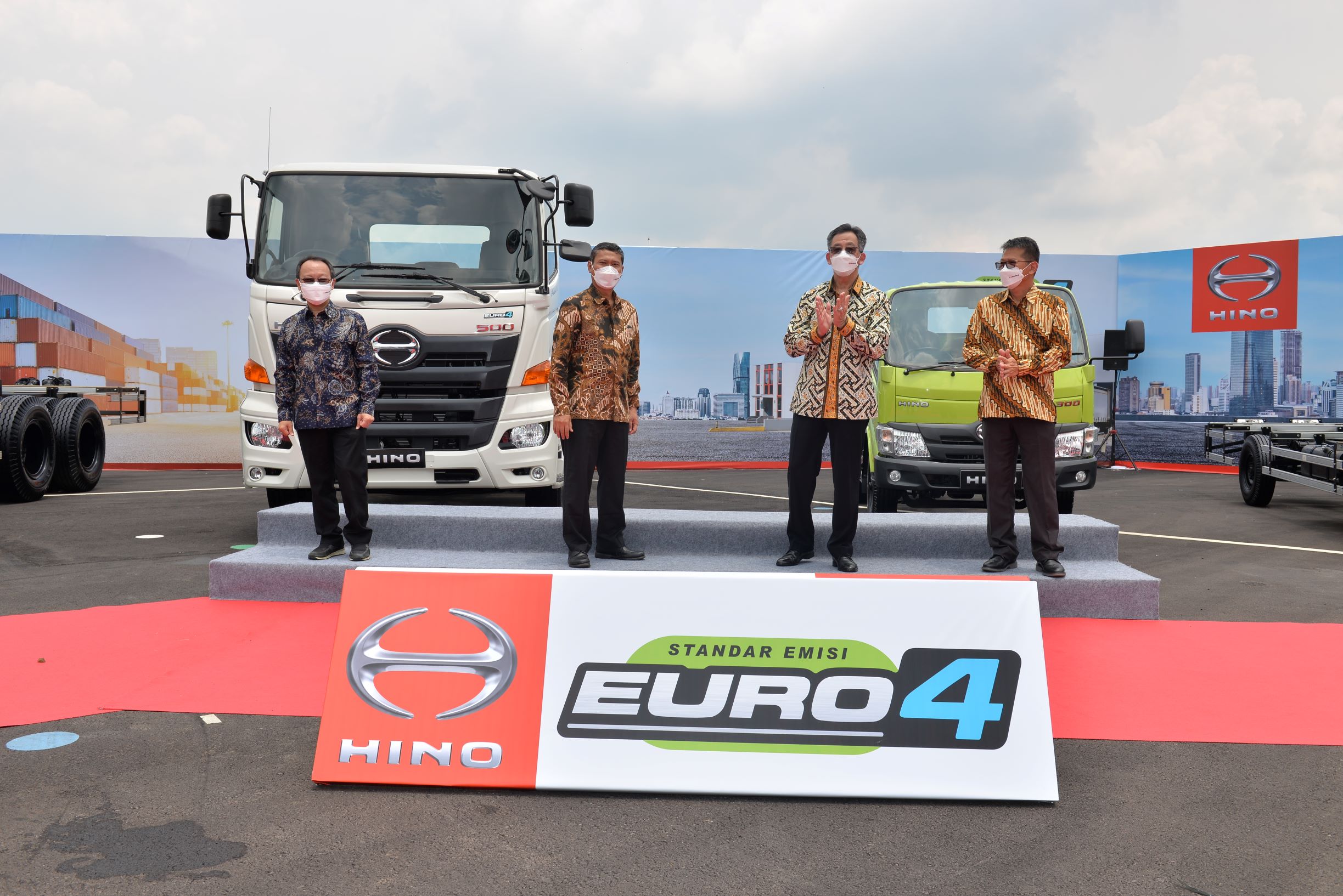 Hino Luncurkan Truk dan Bus Euro4 serta Wajah Baru Hino Dutro
