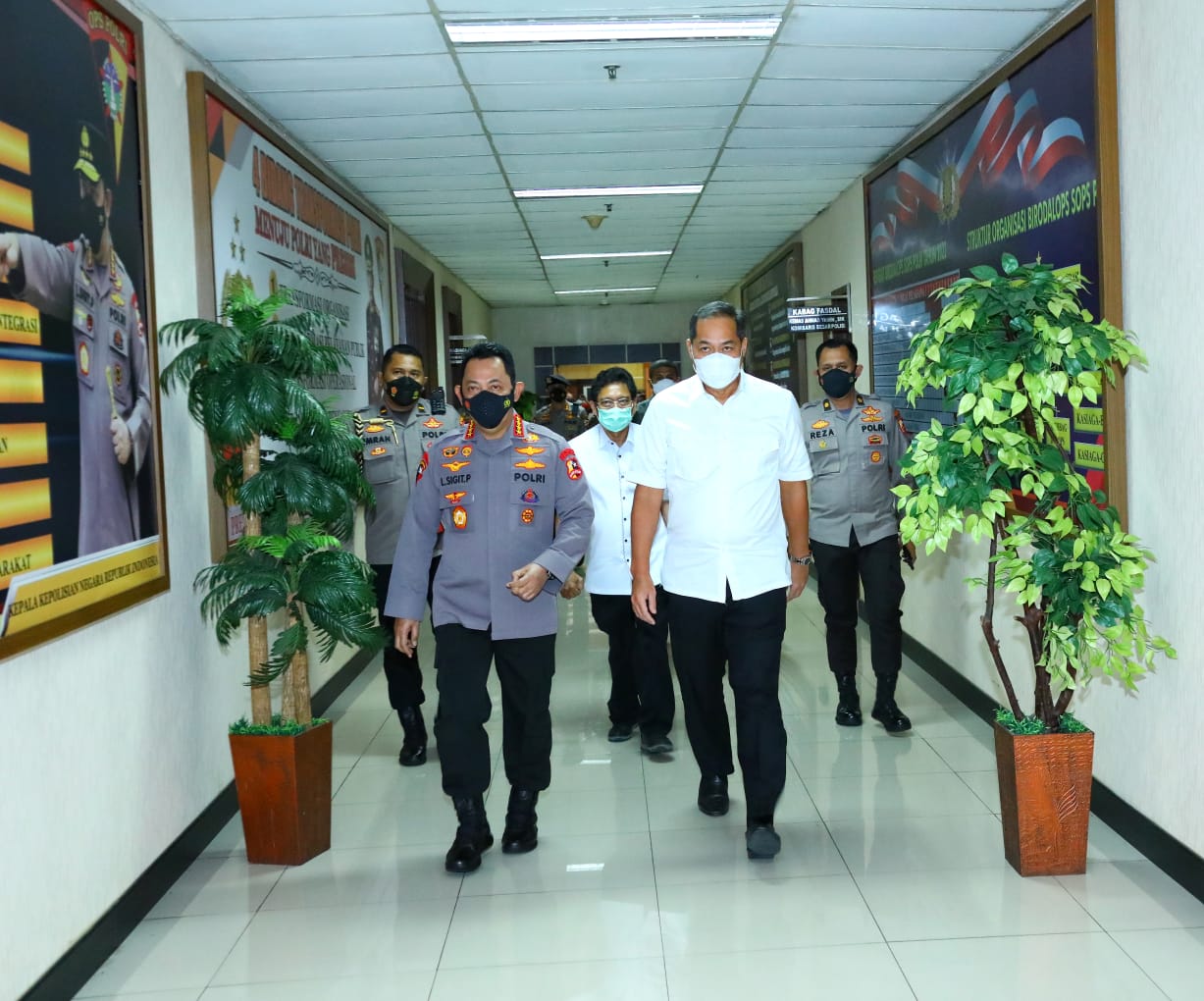 Kapolri Instruksikan Kapolda Pastikan Minyak Goreng Tersedia di Pasar Tradisional dan Modern