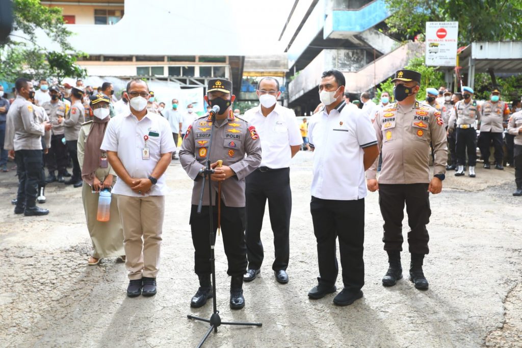 IMG 20220321 WA0018 - Tinjau Pasar Minggu, Kapolri Pastikan Stok Minyak Curah Untuk Warga Aman