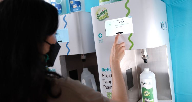 Unilever Indonesia dan QYOS Hadirkan Refill Station Sebagai Alternatif Belanja Minim Plastik