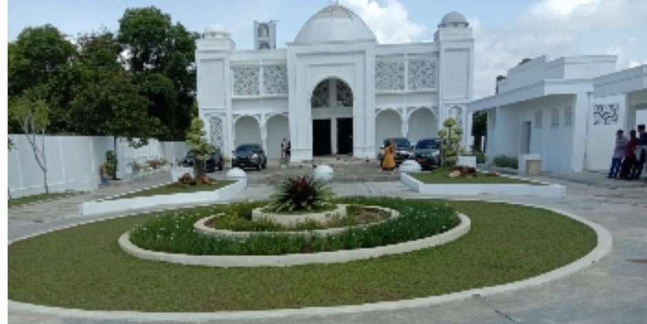 Masjid Dibangun Indah dan Elok Ditengah Hutan Muaro Jambi