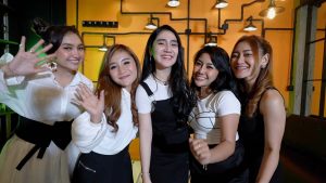 Bella Nova Bentuk Ratu Pargoy Bersama Empat Pedangdut Lain Dan Rilis Single Pok Ame-Ame Balikin Cintaku 2 RATU PARGOY 5 - Bella Nova Bentuk Ratu Pargoy Bersama Empat Pedangdut Lain Dan Rilis Single Pok Ame-Ame Balikin Cintaku