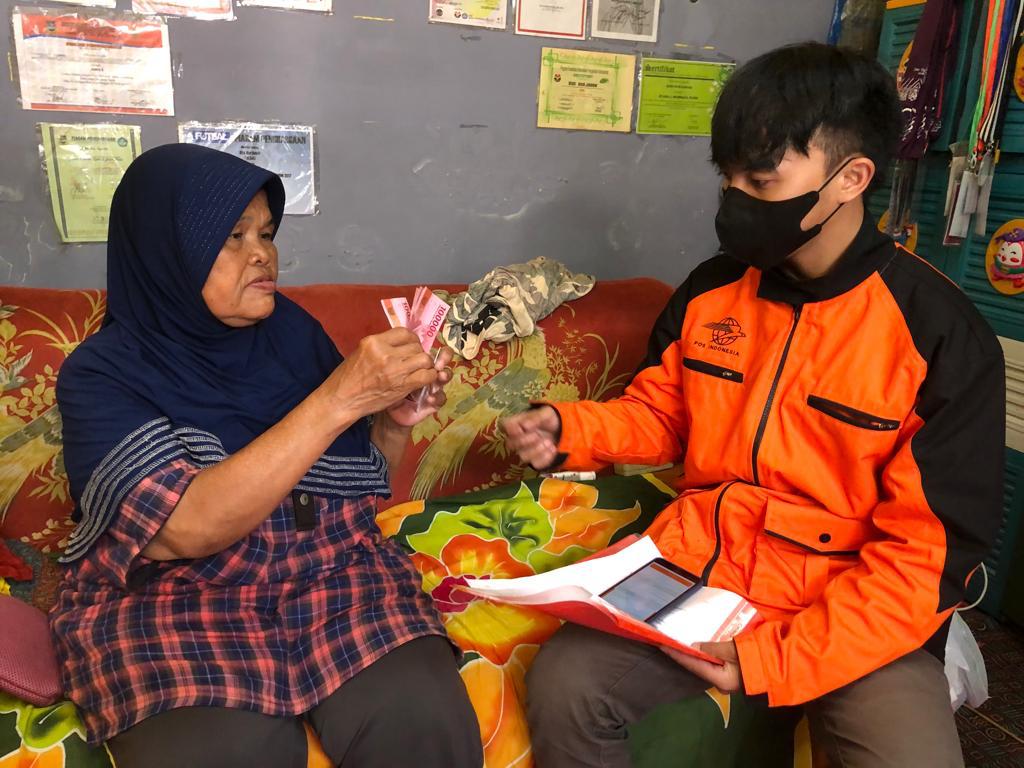 Hari Ketiga Pos Indonesia Salurkan Bansos: 5,72 Juta KPM Telah Terima BLT Minyak Goreng