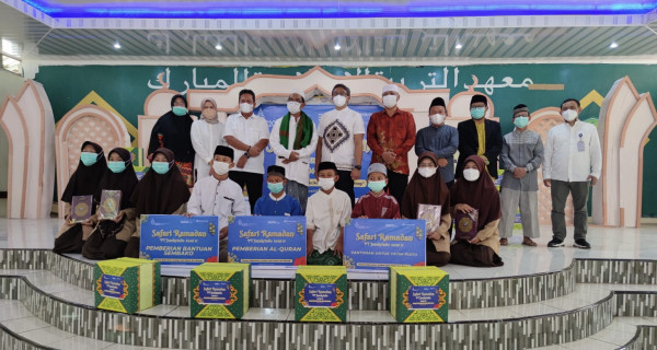 Jamkrindo Bagikan Paket Sembako dan Santunan di Serang