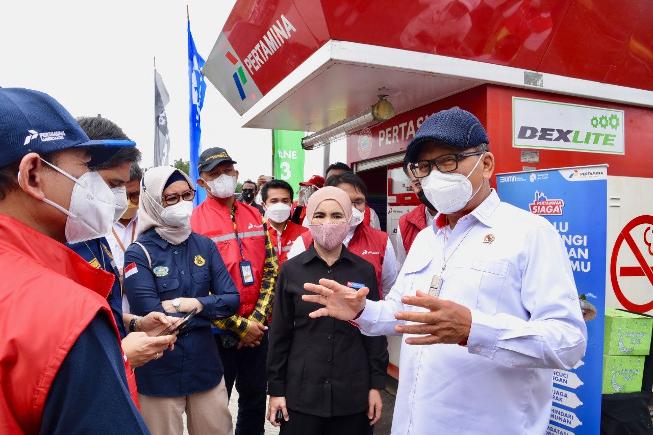 Pastikan Pasokan BBM Mudik Lebaran Terjaga, Menteri ESDM Sidak SPBU dan Kunjungi Kilang Balongan