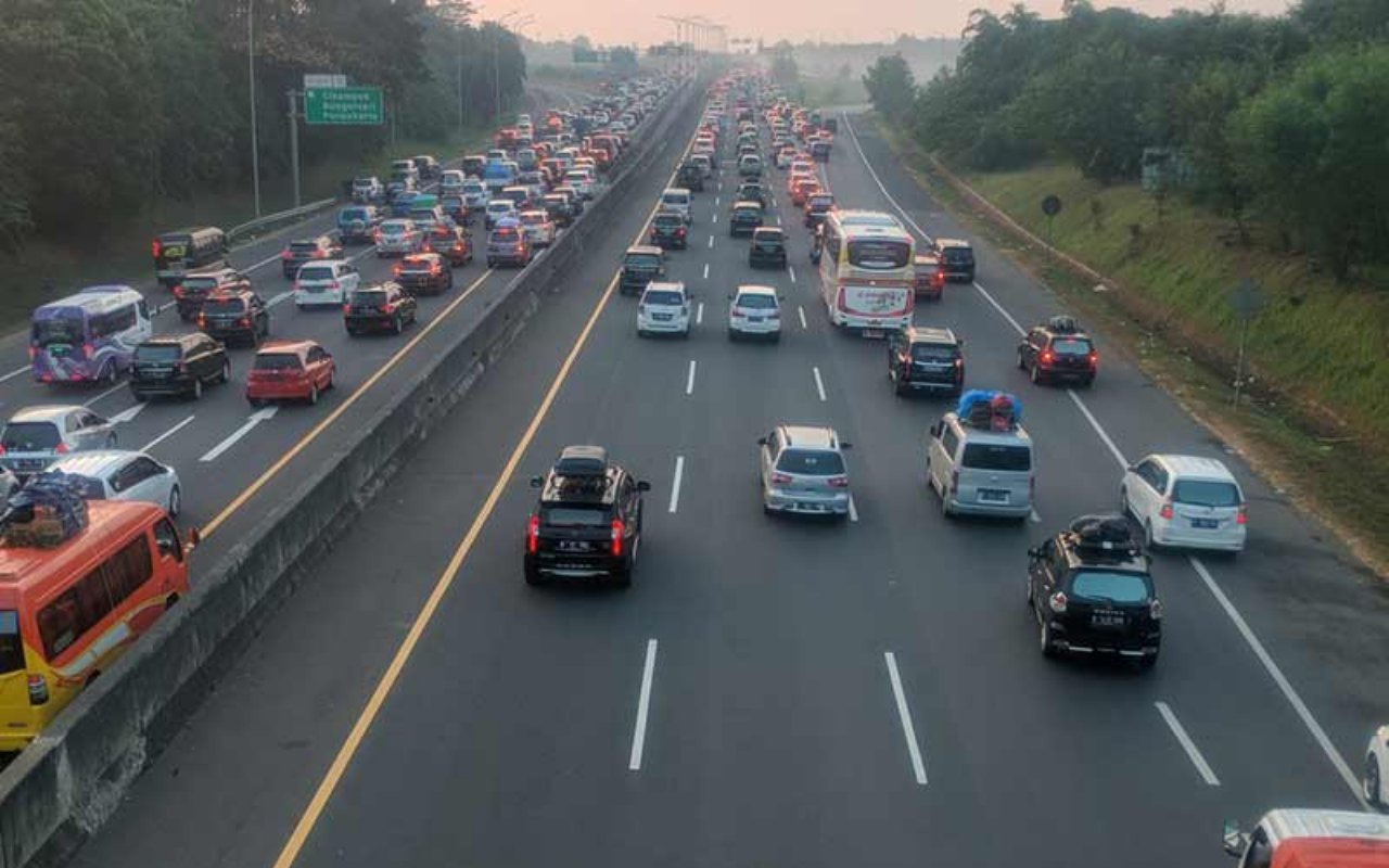 Oneway Arus Balik Tol Palimanan Hingga Cikampek Mulai Pukul 11.00 WIB