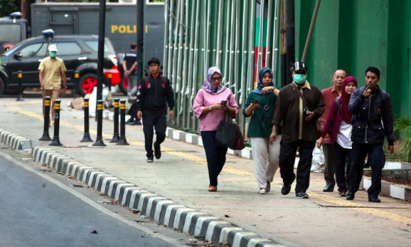 Kebijakan Pemerintah Pelonggaran Pemakaian Masker Bagian Transisi Menuju Endemi