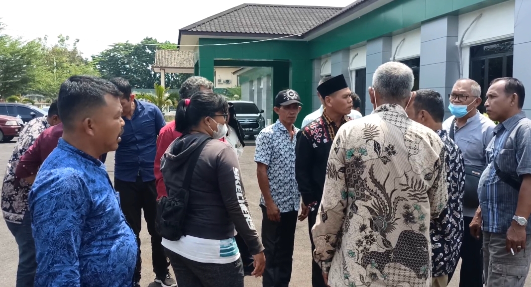 Puluhan Anggota Koperasi BAM Kecewa Dengan Bupati Masnah