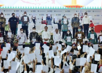 Pemerintah Serahkan NIB Dorong Usaha Mikro Kecil Naik Kelas 2 NIB