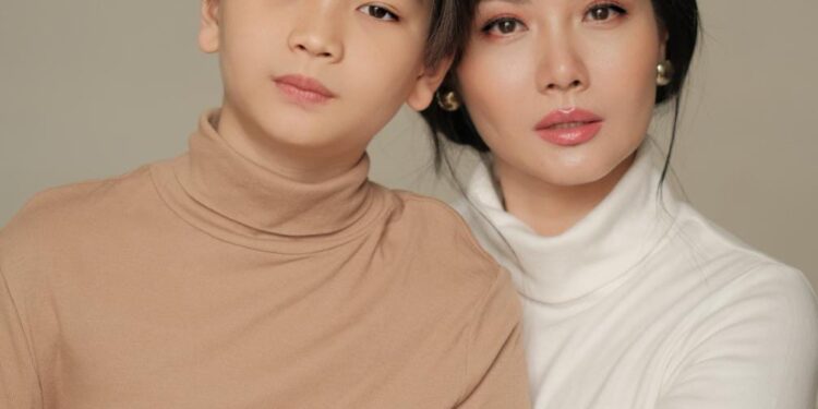 Bersama Putra Sulung, Alena Wu Rilis Lagu Religi, 'Mengerti HatiMu' 1 Alena Wu