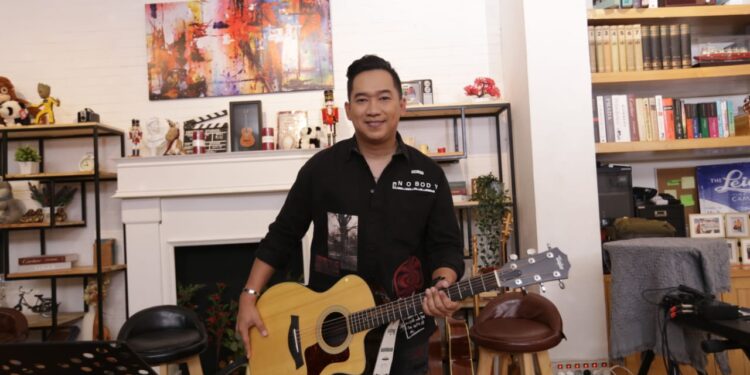 Angkat Kisah Cinta Semasa SMA, Nicco Aditya Rilis Single Berjudul "Menunggumu" 1 Angkat Kisah Cinta Semasa SMA, Nicco Aditya Rilis Single Berjudul “Menunggumu”