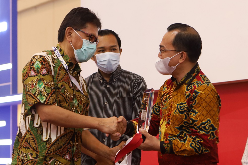 Solusi Mendukung Kemudahaan dan Ketenangan Pelanggan, UD Trucks Gelar Talkshow di GIIAS 2022 2 UD Trucks 1 - Solusi Mendukung Kemudahaan dan Ketenangan Pelanggan, UD Trucks Gelar Talkshow di GIIAS 2022