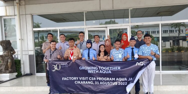 Berbagi Ilmu dan Pengalaman, AQUA Japan Ajak Siswa SMK Kunjungi Pabrik di Cikarang 1 Berbagi Ilmu dan Pengalaman, AQUA Japan Ajak Siswa SMK Kunjungi Pabrik di Cikarang