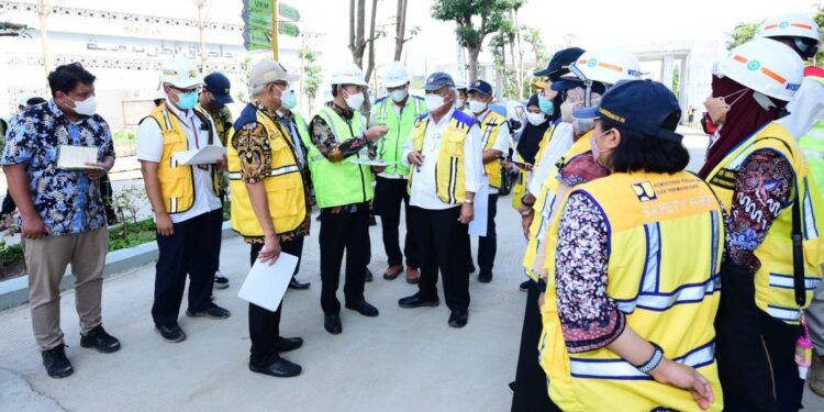 Tinjau Pembangunan Gedung Kampus Baru Politeknik PU, Menteri Basuki Ingatkan Aspek Estetika dan Penghijauan