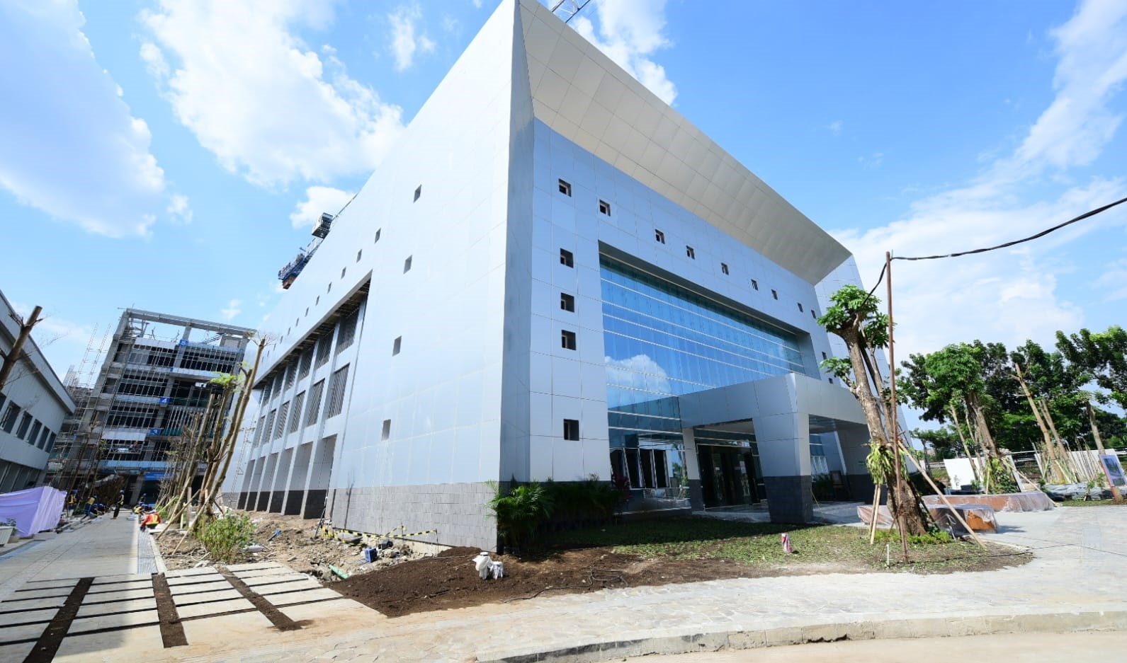 kampus PU - Tinjau Pembangunan Gedung Kampus Baru Politeknik PU, Menteri Basuki Ingatkan Aspek Estetika dan Penghijauan