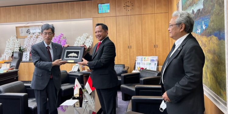 Mendagri Tito Bertemu Mendagri Jepang Bahas Kerja Sama Bilateral di Bidang Pemerintahan dan Adminduk