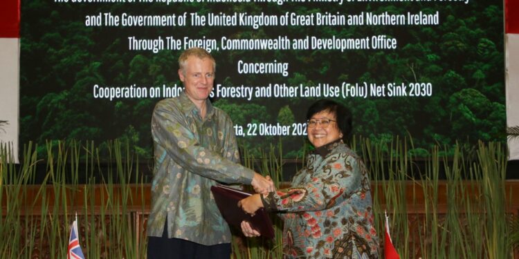 RI - Inggris Tandatangani Kerja Sama untuk Capai Target Indonesia's FOLU Net Sink 2030 1 Kementrian Lingkungan Hidup & Kehutanan