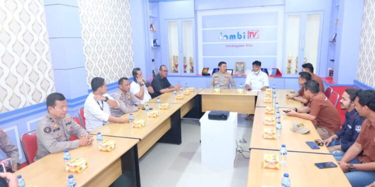 Kapolda Jambi Kunjungi Media Cetak Dan Elektronik Mengawali Tugas Barunya Di Jambi 1 Kapolda Jambi