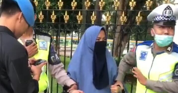 Identitas Penerobos Istana