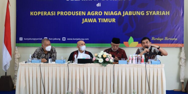 LPDB-KUMKM Perkuatan Permodalan Koperasi dan Ekosistem Bisnis Peternak Susu 1 LPDB-KUMKM Perkuatan Permodalan Koperasi dan Ekosistem Bisnis Peternak Susu