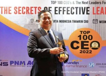Direktur Utama PT PNM Arief Mulyadi Raih Penghargaan di Ajang Award CEO of The Year