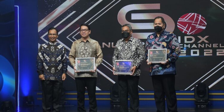 MAXMusic by Mirae Asset Sekuritas Raih Piagam Apresiasi CSR Award IDX Channel 1 MAXMusic by Mirae Asset Sekuritas Raih Piagam Apresiasi CSR Award IDX Channel
