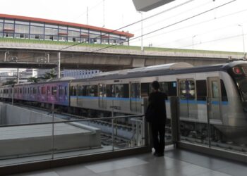 MODA FAVORIT: Kereta MRT melintas di Stasiun MRT Lebak Bulus, Cilandak, Jakarta Selatan.
